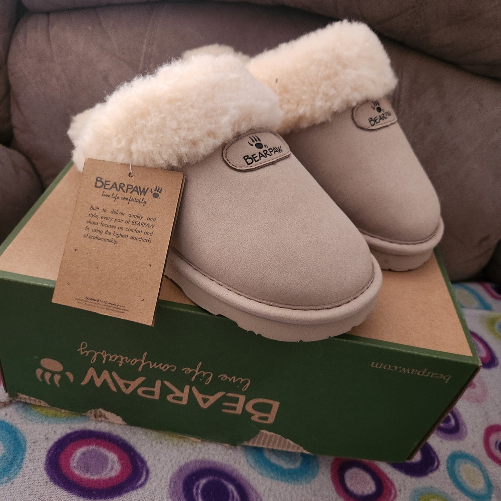 BearPaw Cream Women's Slippers